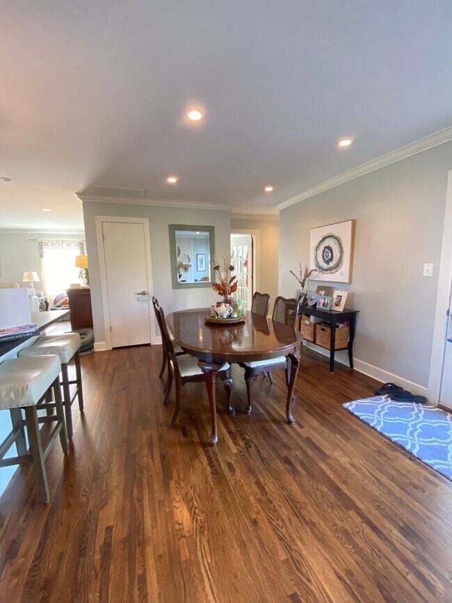 Building Photo - Darling renal in Lortondale