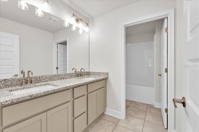 Building Photo - 3687 Sagefield Dr