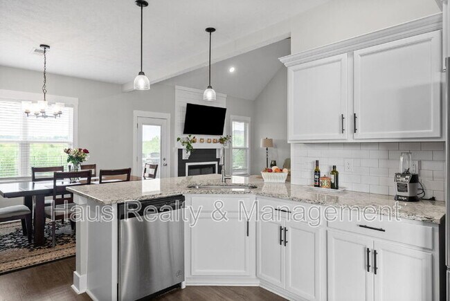 Building Photo - 538 Fieldview Wy