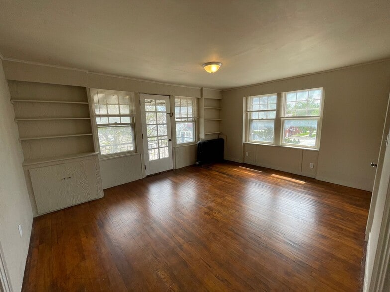 Building Photo - Rollins Apartments