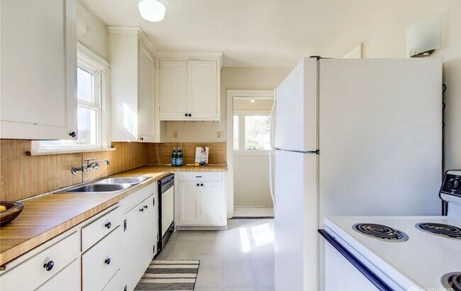 Building Photo - Baran (2018 11th St.)