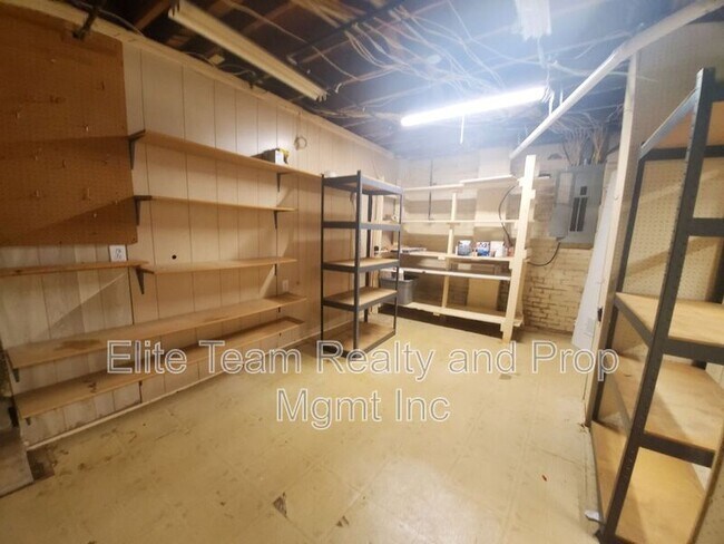 Building Photo - 4918 White Oak Rd