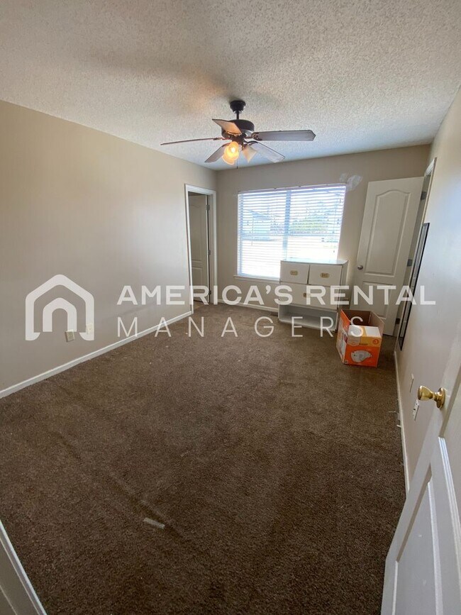 Building Photo - 11418 Oak Arbor Way