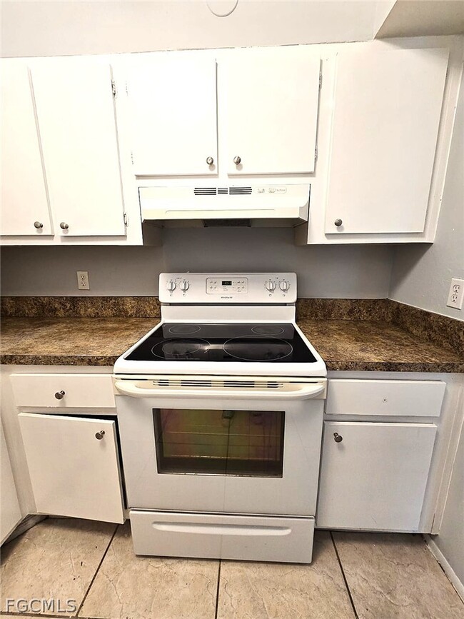 Building Photo - 1830 Maravilla Ave