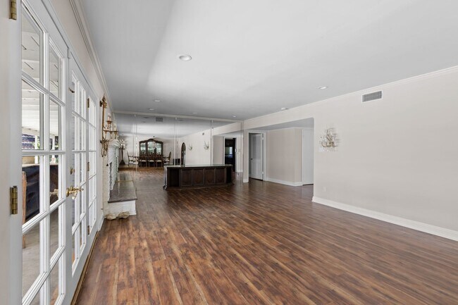 Building Photo - Welcome to this Beautiful Ranch-Style Home...