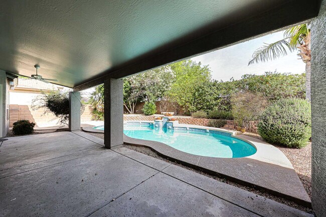 Building Photo - 4536 W Villa Linda Dr