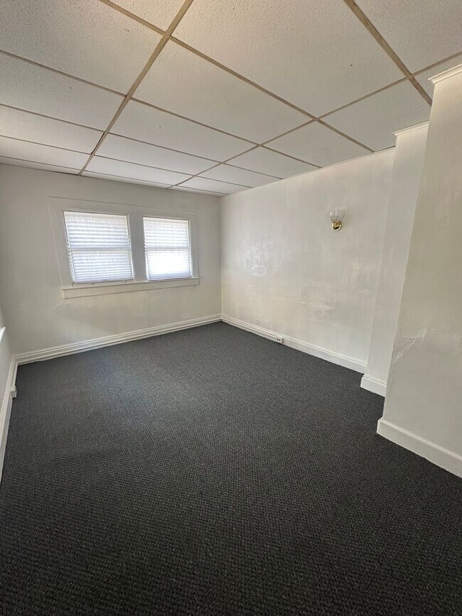 Building Photo - 950 W Princess St