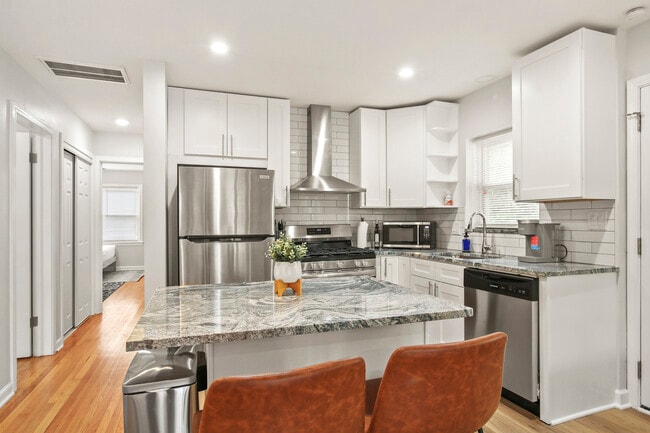 Building Photo - 236 Callan Ave