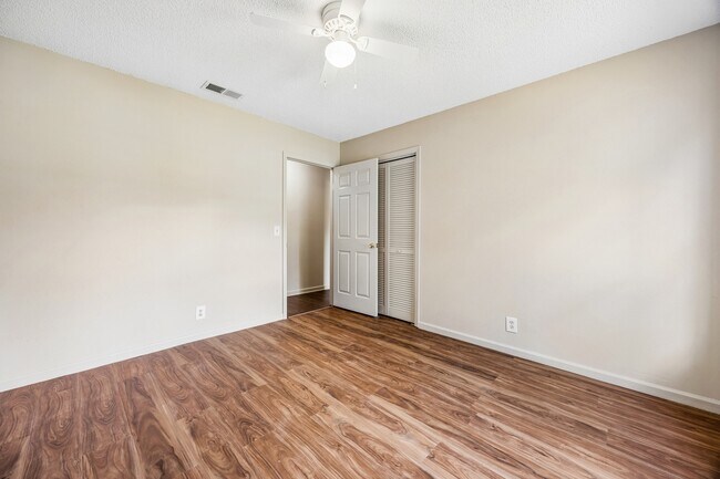 Building Photo - 117 Pinedale Dr