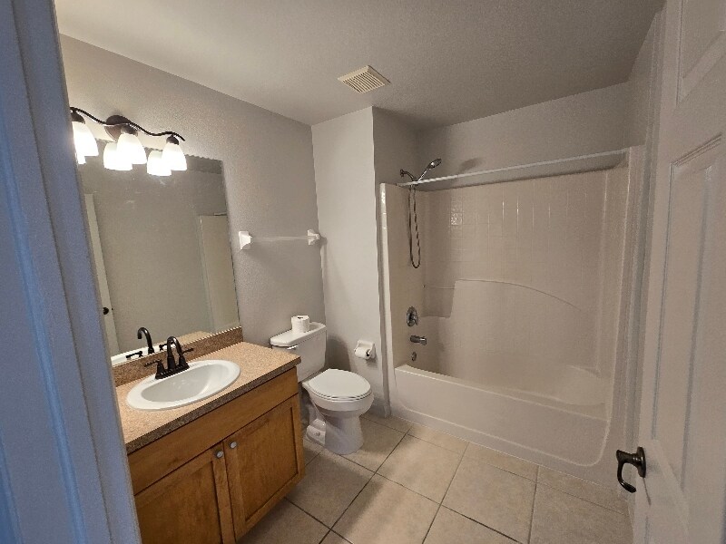 Building Photo - 518 SE 5th Pl