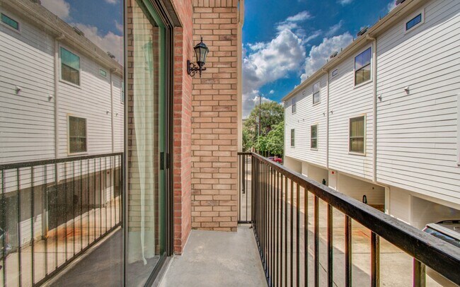 Building Photo - 202 McGowen St