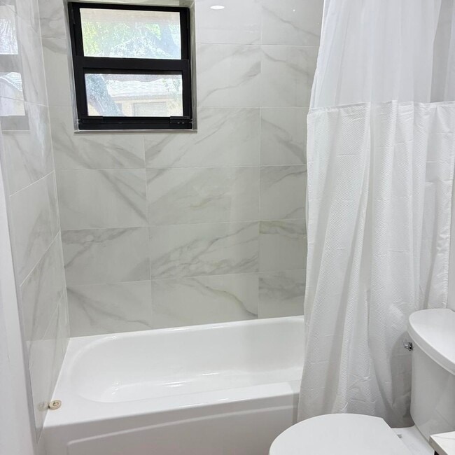 Building Photo - 3460 NW 47th Ave