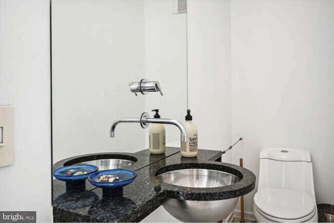 Building Photo - 4527 Q Pl NW