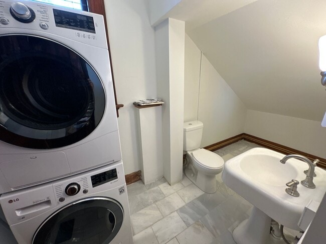 Building Photo - 1186 Neil Ave