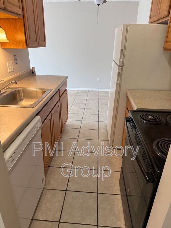 Primary Photo - 3101 SW Macvicar Ave