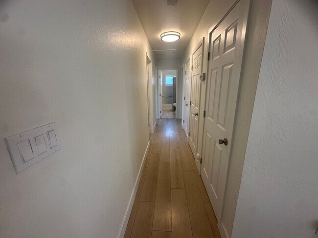 Building Photo - 9101 Rosewood Dr