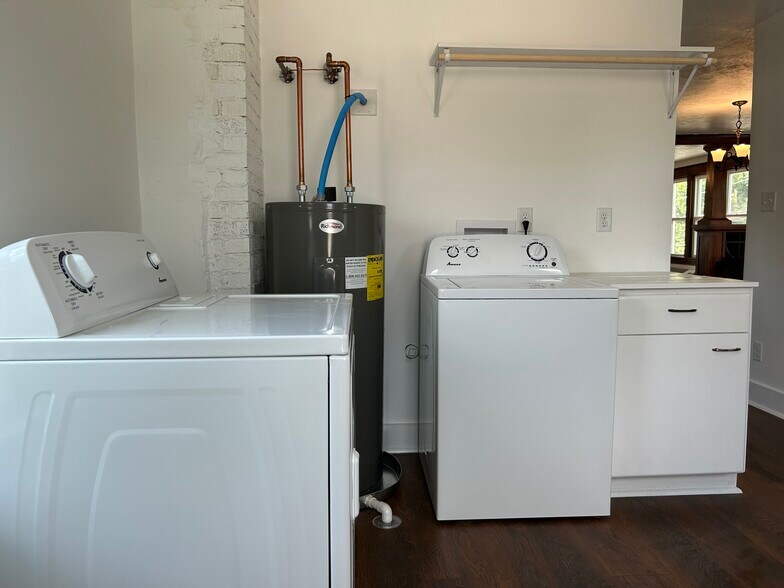 Building Photo - 1700 S College St