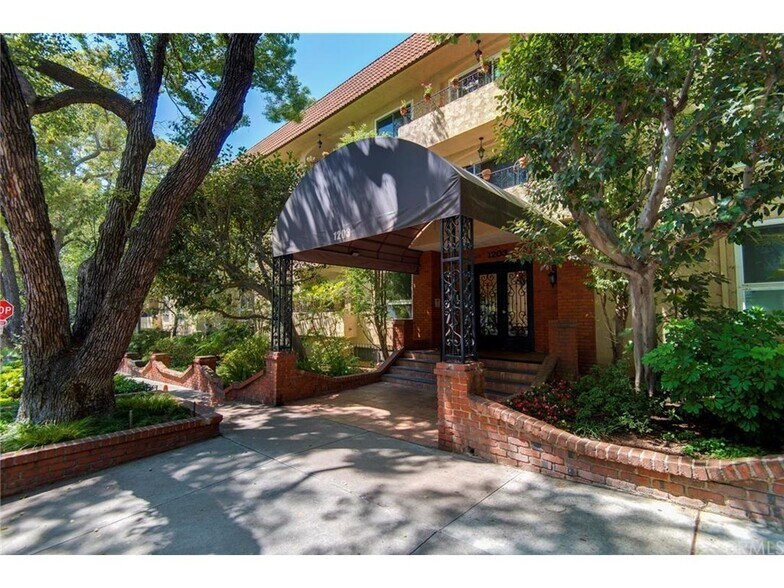 Primary Photo - 1203 N Sweetzer Ave