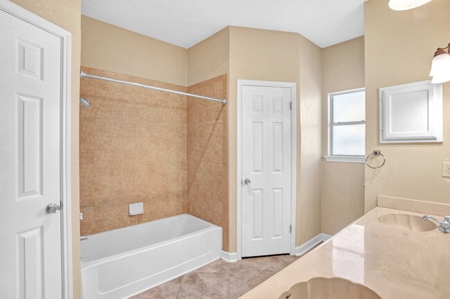 Building Photo - 16412 Framingham Cir
