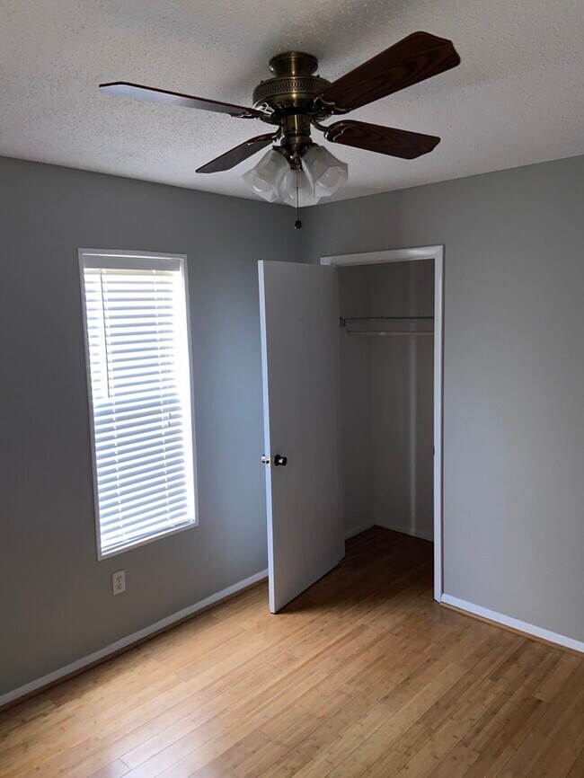 Building Photo - 3072 Queenstown Rd Trussville, AL