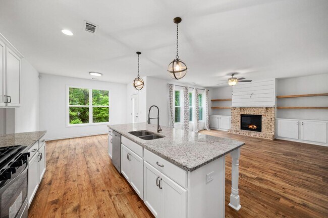 Building Photo - 2108 Charmond Dr