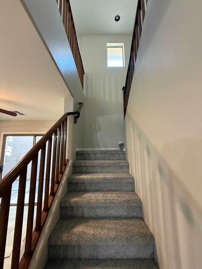 Building Photo - 942 S Deerfield Ln