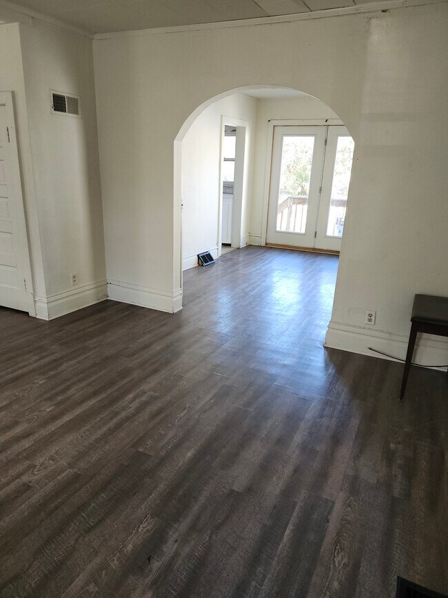 Building Photo - 819 Hawthorne Ave