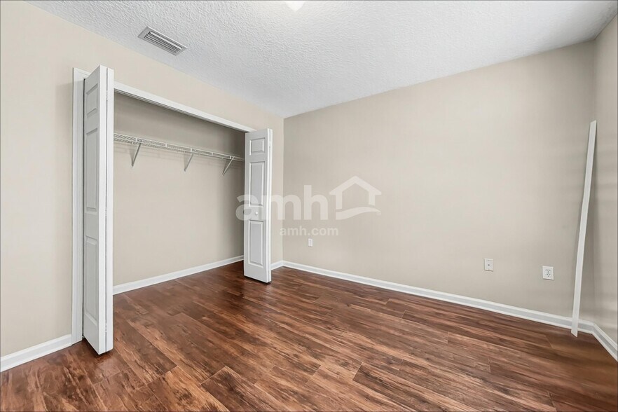 Building Photo - 9243 Prosperity Lake Dr