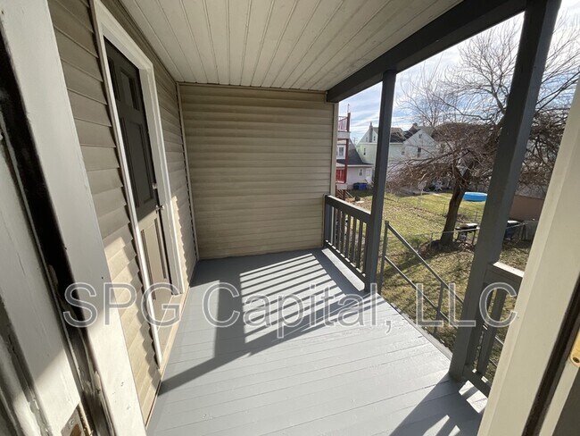 Building Photo - 124 Ann St