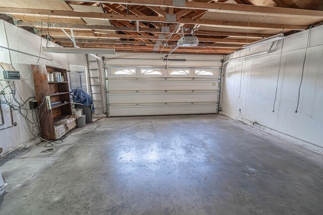 Building Photo - COMING SOON! Single Story 3 Bedroom in Mou...