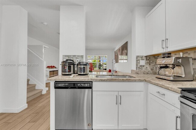 Building Photo - 537 NE 6th Ct