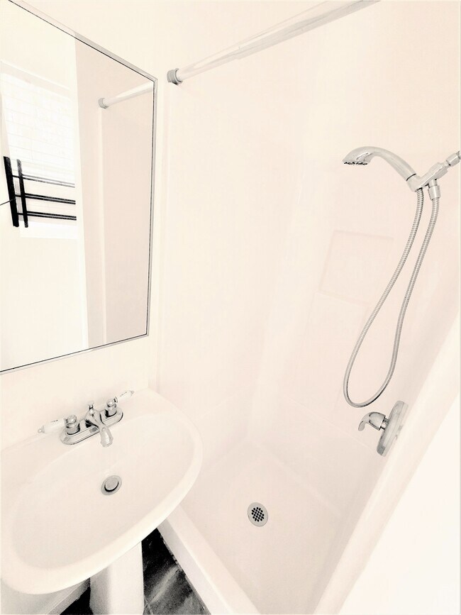 1 and 3/4 bath - 3960 Haines St