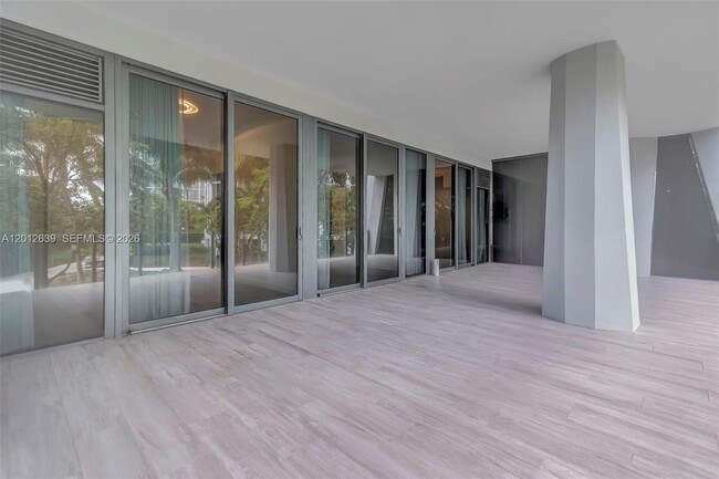 Building Photo - 2831 S Bayshore Dr