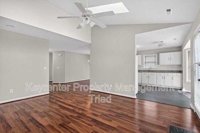 Building Photo - 701 Ashcroft Rd