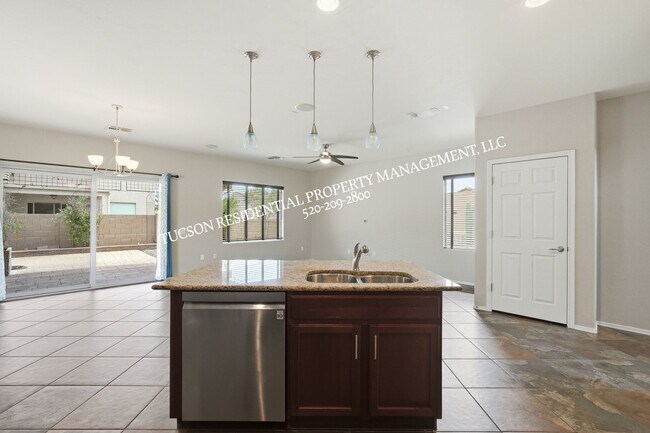 Building Photo - 10568 Desert Drifter Pl