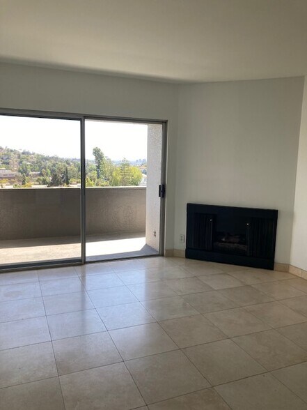 Building Photo - 3949 Los Feliz Blvd