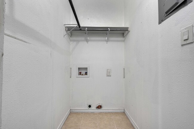 Building Photo - 165 Division Ave