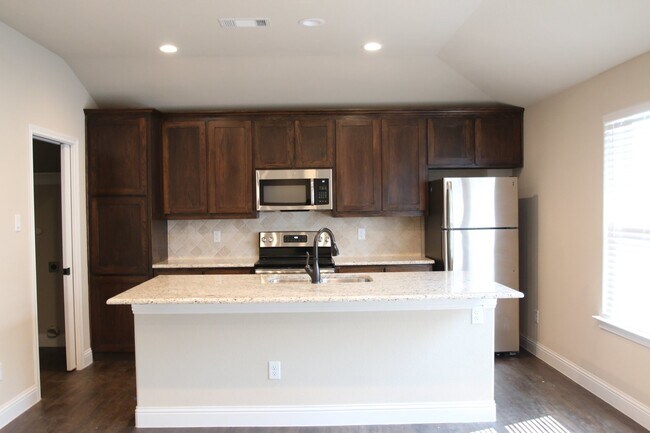 Building Photo - 1324-1328 White Sand Dr