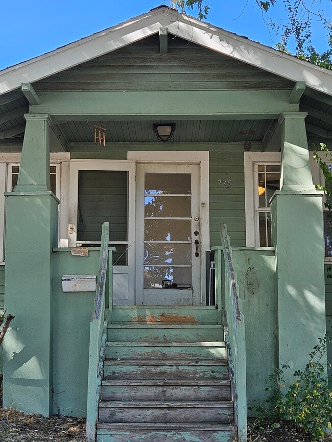 Building Photo - 735 Mt Whitney St