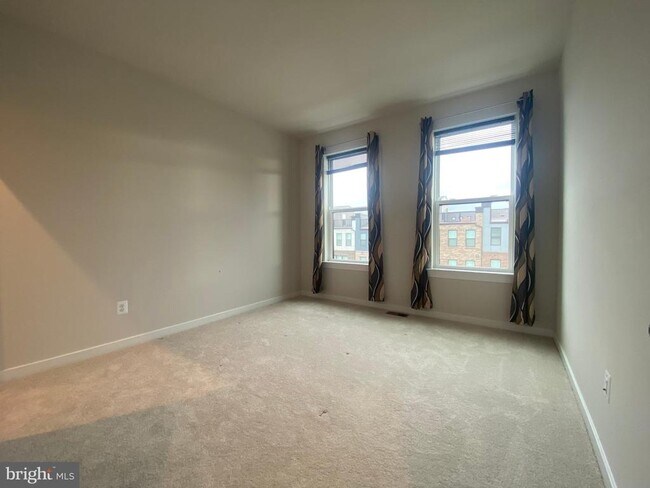 Building Photo - 43808 Middleway Ter