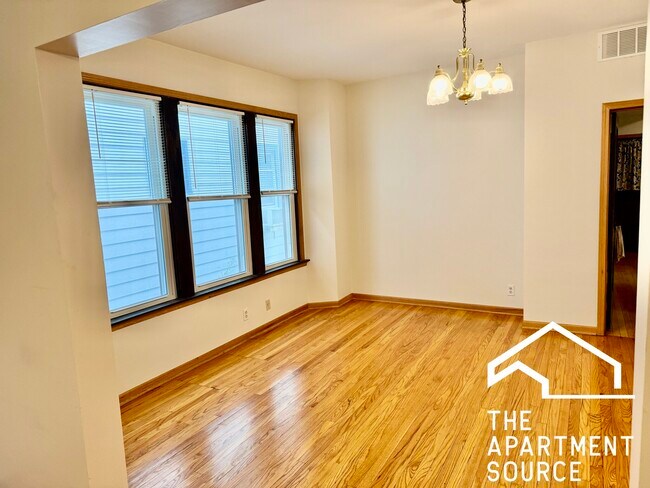 Building Photo - 4829 W Newport Ave