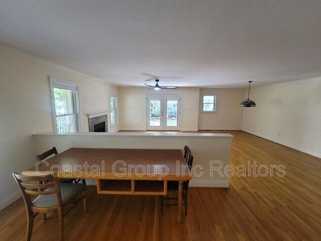 Building Photo - 2309 Wake Forest St
