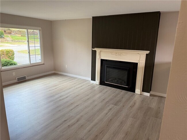 Building Photo - 300 Taylor St