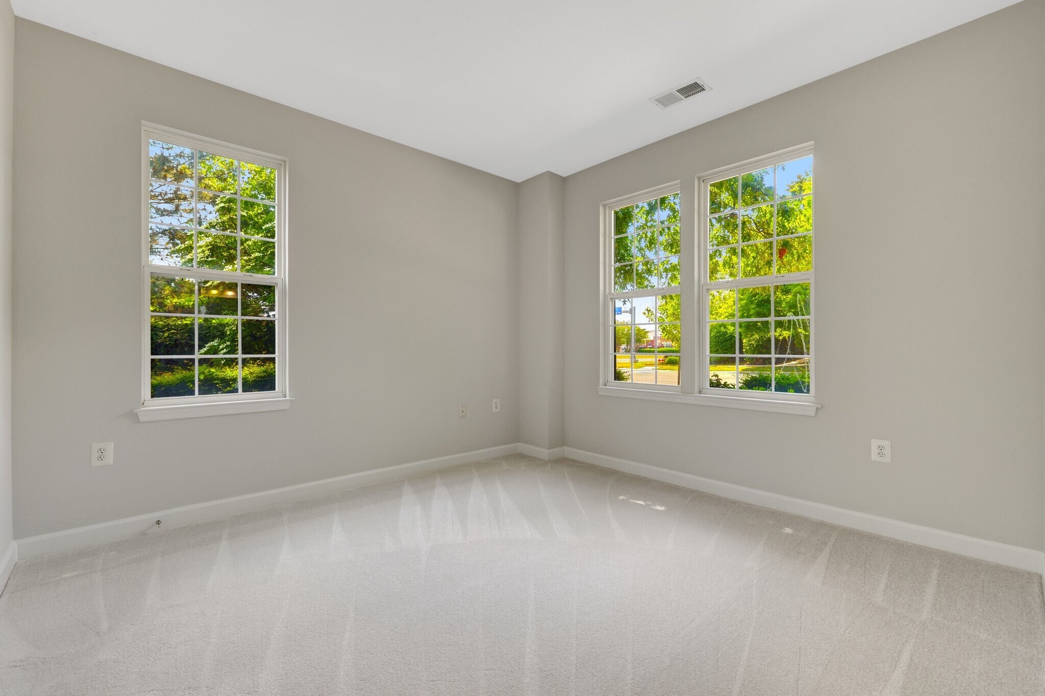 Building Photo - 42421 Rockrose Sq
