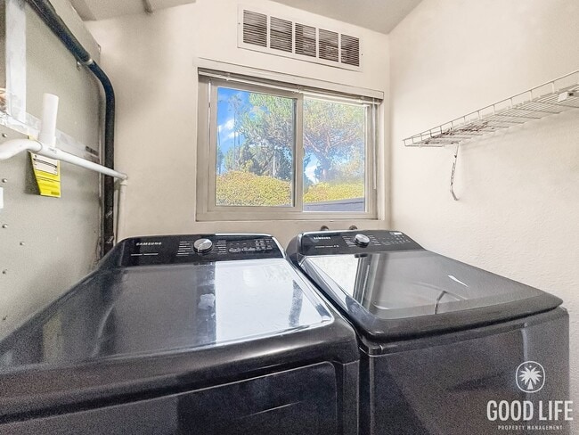 Building Photo - Peaceful and Spacious 3B/3BA condo with La...
