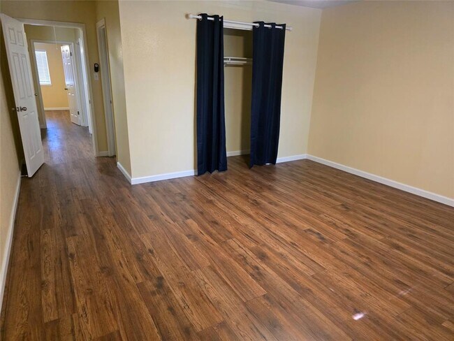 Building Photo - 6444 Kentwick Dr
