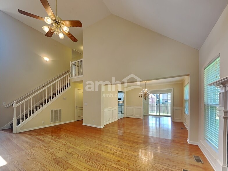 Building Photo - 3146 Jenkins Dr
