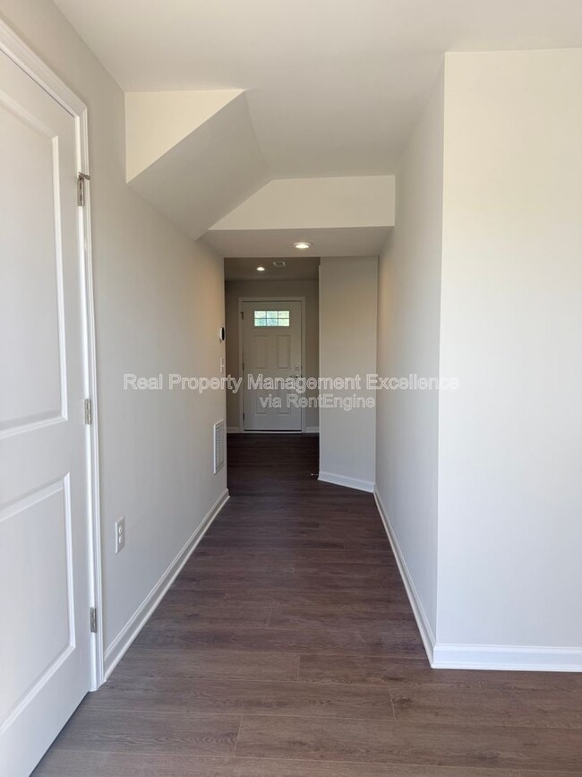 Building Photo - 372 Grand Silo Rd