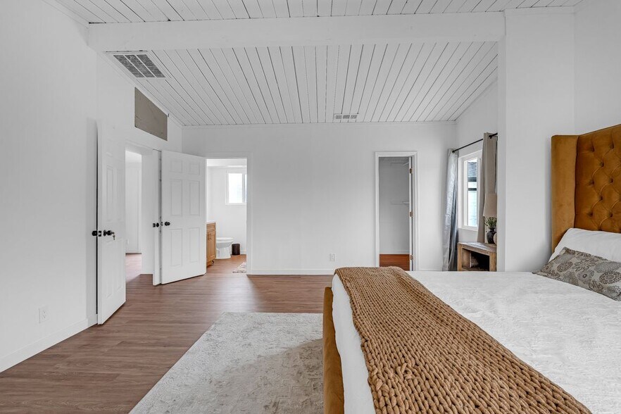 Building Photo - 9956 La Docena Ln