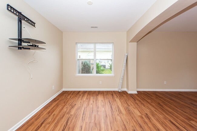 Building Photo - 4 Bedroom 2.5 Bath Home in Felder Creek - ...